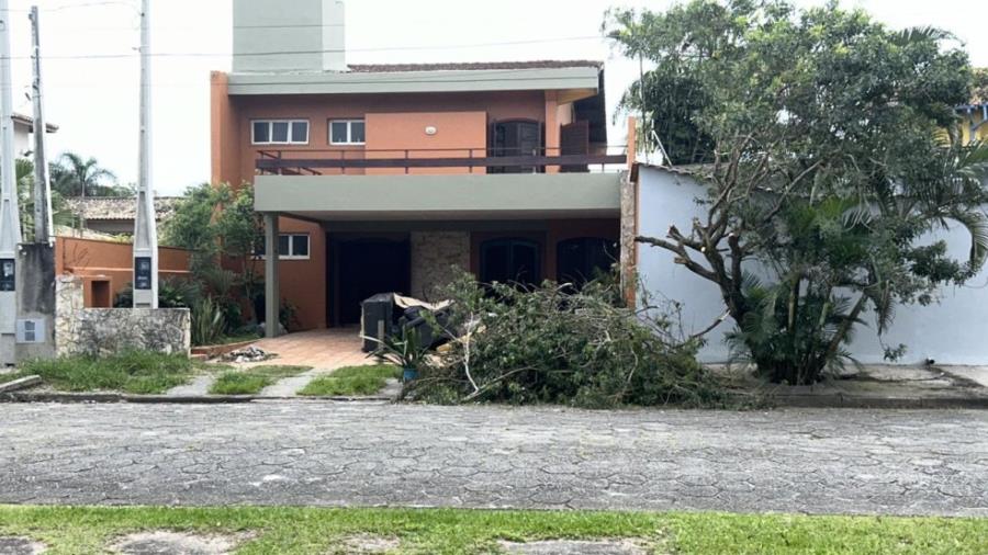 Sobrado 285m² 4 dorm. sendo 1 suite 4 vagas + edícula - cibratel i - itanhaém